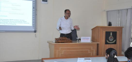 Dr Manik Mukherjee, former Director, DFTM DRDO HQ delivering guest lecture in the course