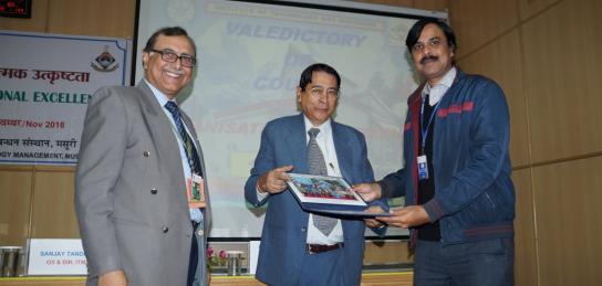 Dr Narender Singh, former Director ITM distributing the certificate to the participants