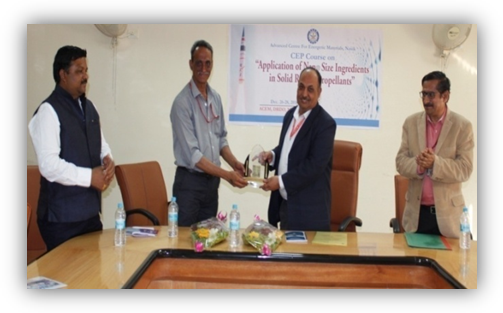 GM, ACEM felicitating Chief Guest of the CEP Valedictory Function, Dr R K Pandey, OS